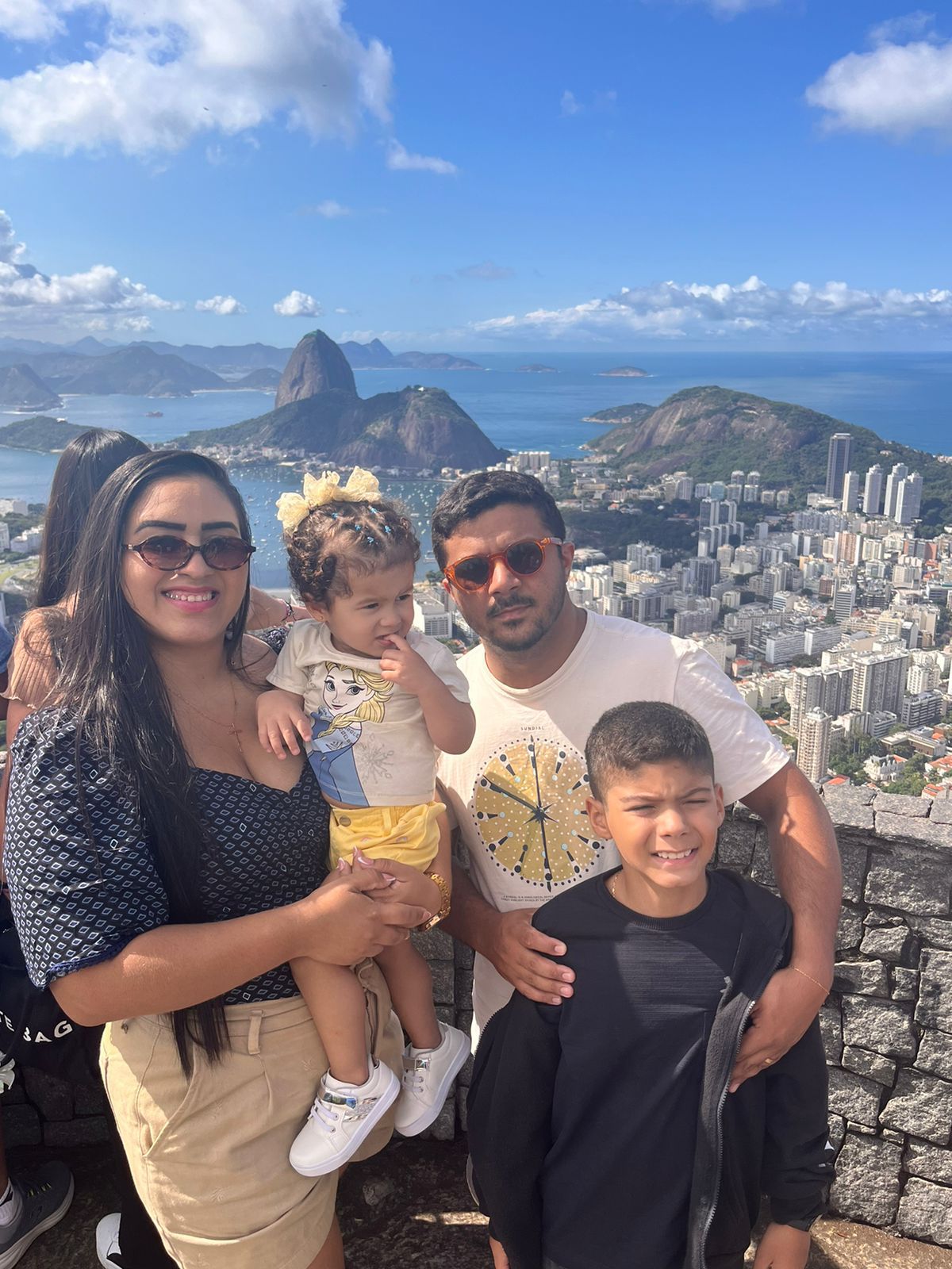 LUCAS MORAIS E FAMILIA